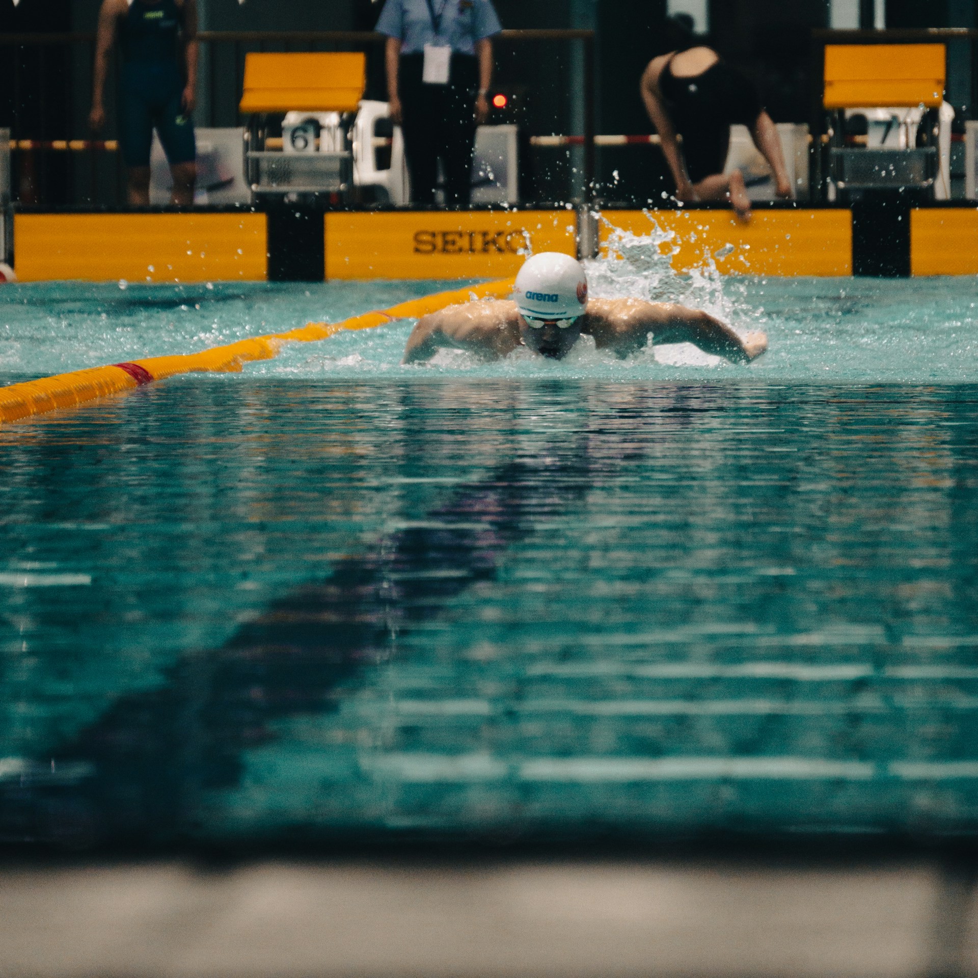 professional-swimmer-is-swimming